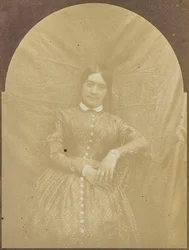 [Ritratto di donna seduta]