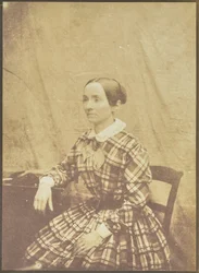 [Ritratto di donna seduta]