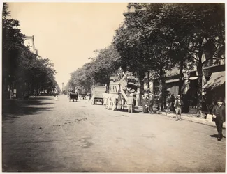 Omnibus su un viale di Parigi, ca. 1890
