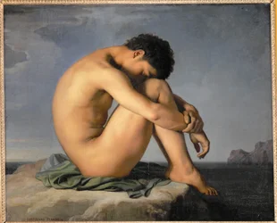 Giovane uomo nudo seduto in riva al mare ...