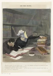 Figure dietro un tavolo di lettura in una biblioteca pubblica