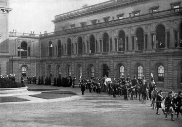 Processione funebre della regina Vittoria che lascia Osborne House, Isola di Wight, 1 febbraio 1901