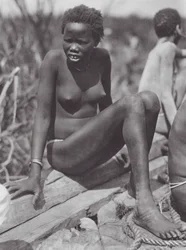 Africa: Ragazza Nuer sul Bahr el Zeraf