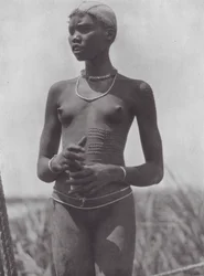 Africa: ragazza Nuer con cicatrici ornamentali