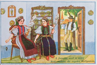 Cartolina raffigurante donne in abiti tradizionali ungheresi che filano e cantano la canzone popolare Canta una canzone alla rana, c.1940