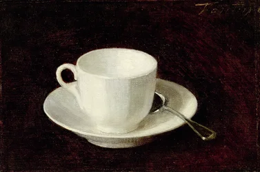 Tazza e piattino bianchi