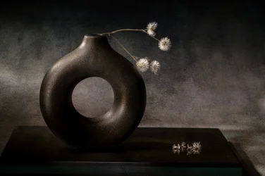 Elegante vaso scuro
