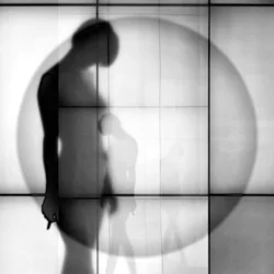 Riflesso sfocato di una persona