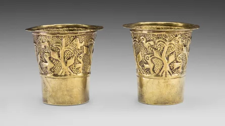 Coppia di bicchieri raffiguranti uccelli in un campo di grano, 1100-1438 d.C.