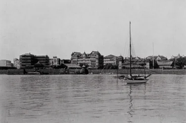 India: Una vista di Bombay dal porto (foto b/n)