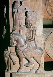 Un cavaliere, (dettaglio) dal cancello di uno stupa buddista, da Bharhut, Madhya Pradesh, Tardo Periodo Maurya, Dinastia Sunga (180-72 a.C.)