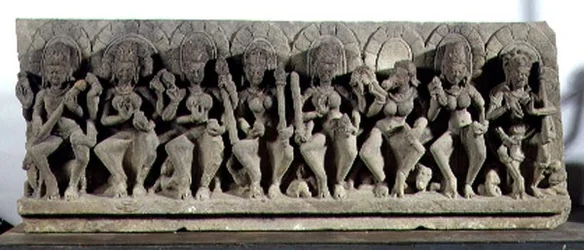 Architrave raffigurante Siva e le Sette Dee Madri, dinastia Gurjara-Pratihara, Allahabad (pietra)