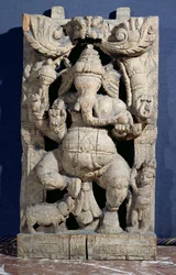 Statua di Ganesh in trono (legno)
