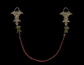 Coppia di orecchini con catena (Kemene ni lean), popoli delle Molucche