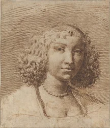 Giovane donna con collana di perle