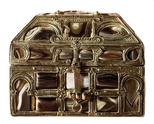 Arte mozarabica: scatola di agata in legno, agata e argento. XI secolo. Dalla Real Colegiata di San Isidoro. Leon. Museo Archeologico di Madrid, Spagna