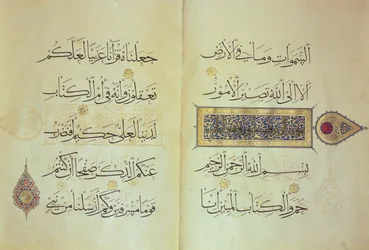 Due pagine di un manoscritto del Corano, illuminate da Mohammad ebn Aibak con calligrafia di Ahmad ebn Sohrevardi, Periodo Il-Khanide, inizio XIV secolo