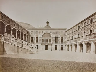 Album "Italie 1882, Napoli, Pisa, Genova, Corniche": Il cortile interno del Palazzo del Principe di Monaco