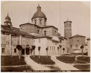 Cattedrale della Resurrezione di Nostro Signore Gesù Cristo, con battistero a destra, Ravenna, Emilia-Romagna, Italia, fotografia di Pietro Poppi, Bologna, ca 1900