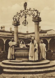 Firenze: Dintorni di Firenze, Certosa, Il pozzo nel Chiostro Grande