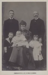 Principe Tommaso, Duca di Genova e sua moglie, Principessa Isabella di Baviera, con i loro figli (foto in bianco e nero)