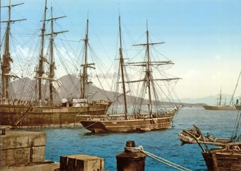 Schooner nella baia di Napoli con il Vesuvio sullo sfondo, pub. c.1900