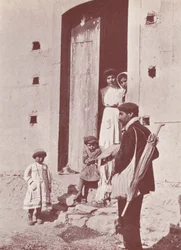 Sicilia: un musicista errante (foto b/n)