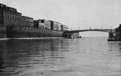 Taranto, Ponte girevole chiuso