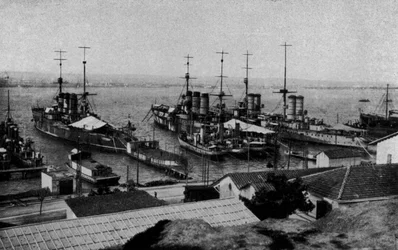Taranto, Regie Navi Roma, Napoli, San Giorgio ancorate nel Mar piccolo
