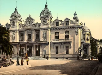 La facciata del Casinò di Montecarlo, nel Principato di Monaco, in Francia