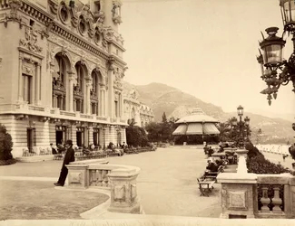 La terrazza sul mare vicino al Casinò di Montecarlo, a Monaco