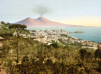 Veduta del Vesuvio attraverso la Baia di Napoli