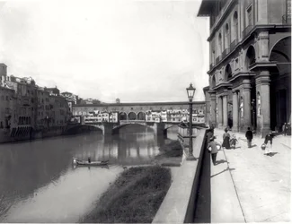 Ponte Vecchio e la facciata degli Uffizi