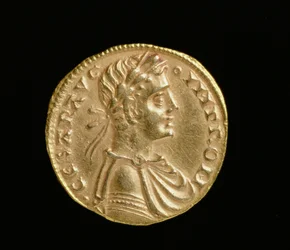 Augustale di Federico II (1198-1250), Regno di Sicilia e Italia Meridionale, Zecca di Messina, 1231-50 (dritto)