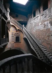 Vista interna del castello dei Conti Guidi o Palazzo pretorio
