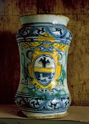 Vaso da farmacia in maiolica
