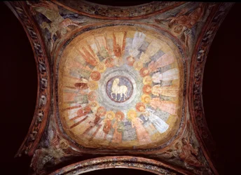 Agnello mistico circondato da santi e angeli