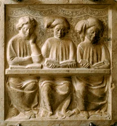 Studenti che seguono un corso (basso rilievo in marmo, inizio del XIV secolo)