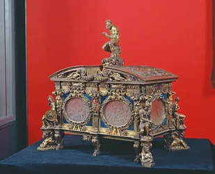 Il baule Farnese, di Sebastiano Sbarri (fl.1548-61) e Giovanni Bernardo da Castel Bolognese, 1548