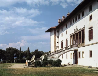 La villa delle cento ciminiere