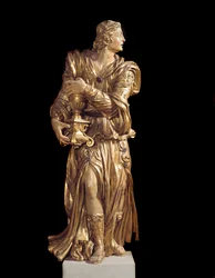 Veduta di uno degli angeli di legno nella cappella di Bardi di Vernio (un angelo di legno dorato)