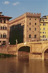 Vista del Museo Ferragamo e del Ponte Santa Trinita