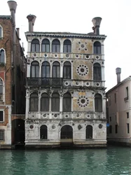 Veduta del Palazzo Dario a Venezia sul Canal Grande. Palazzo del XV secolo