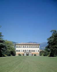 Vista della facciata di Villa reale di Marlia (o Palazzo Orsetti)