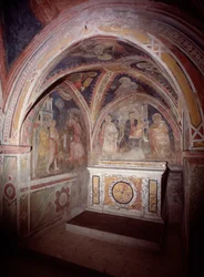 Veduta del presbiterio della chiesa superiore con l