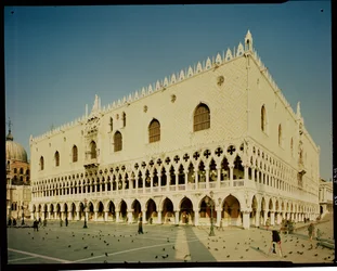 Vista della facciata ovest del Palazzo Ducale, XIV-XV secolo