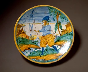 Giovane nobile. Piatto in ceramica prodotto a Viterbo, Italia. Fine del XVI secolo, Firenze, Museo Nazionale del Bargello