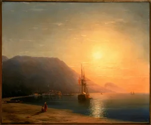 Tramonto davanti ad Ajudag sulla costa della Crimea
