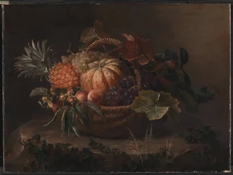 Un cesto di frutta su un ceppo d