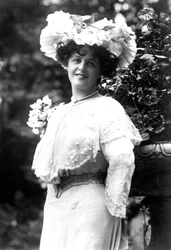Marie Studholme, attrice inglese, 1900